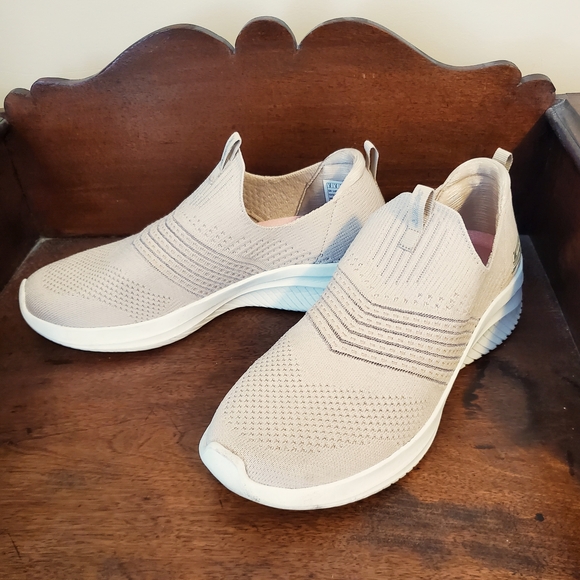 Skechers Light Beige Slip-On Sneakers, Size 9M - Picture 2 of 6